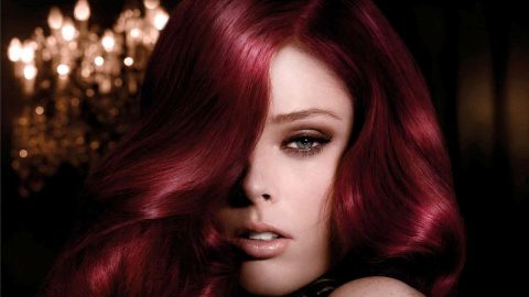أحدث صيحات صبغات الشعر باللون الأحمر لعيد الحب