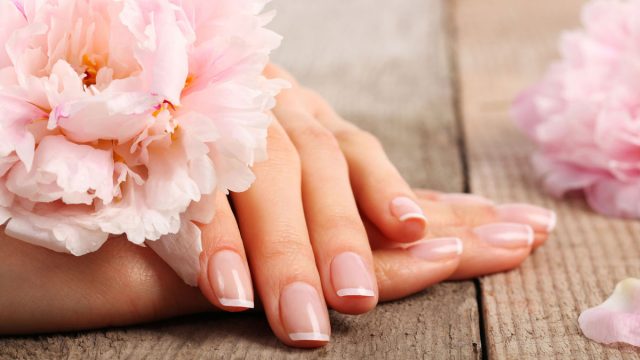 أفضل الطرق لتغذية الأظافر وتقويتها عليك تجربتها