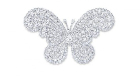 بروشات ألماسية فاخرة تخطف الأنظار لإطلالة ساحرة