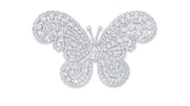 بروشات ألماسية فاخرة تخطف الأنظار لإطلالة ساحرة