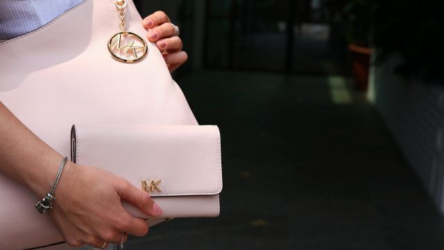 حقائب مايكل كورس لجميع المناسبات جددي بها إطلالتك الصيفية