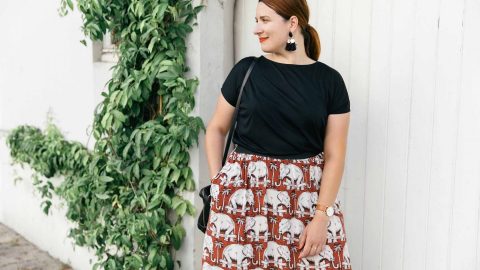 لتنسيق التي شيرت الأسود في جميع المناسبات اتبعي هذه الطرق