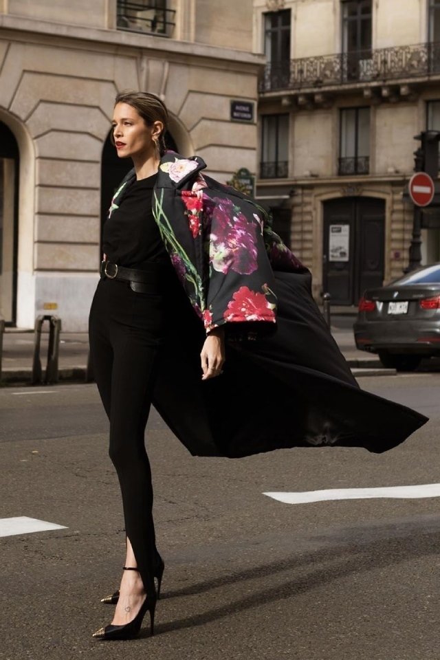  التي شيرت الأسود