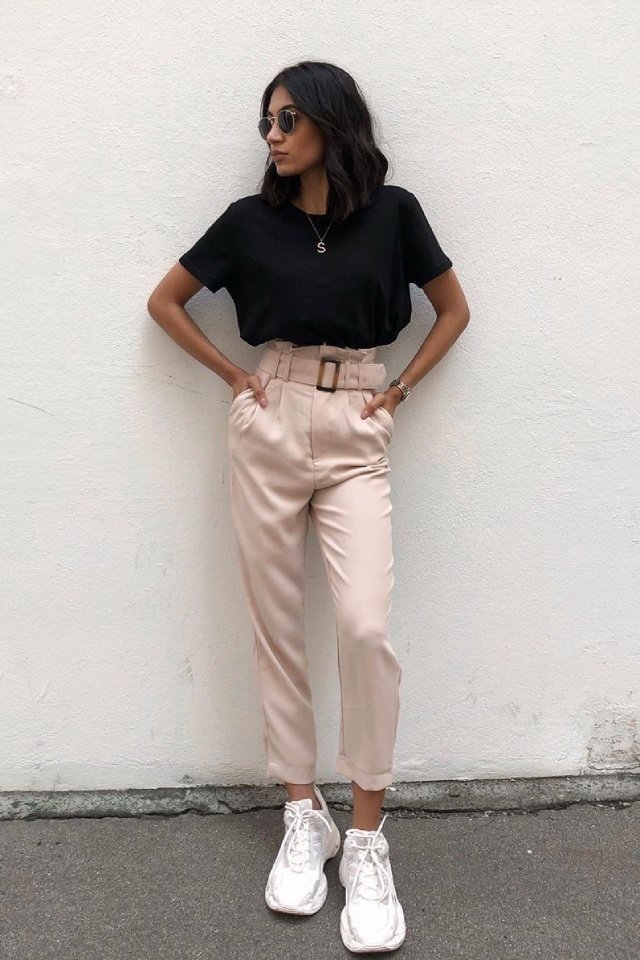  التي شيرت الأسود