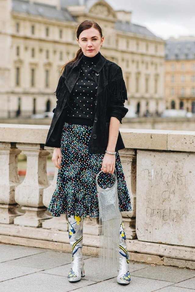  التي شيرت الأسود