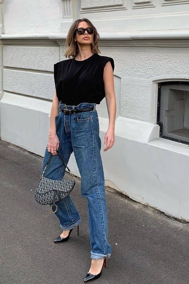 طرق مختلفة لتنسيق التي شيرت الأسود 