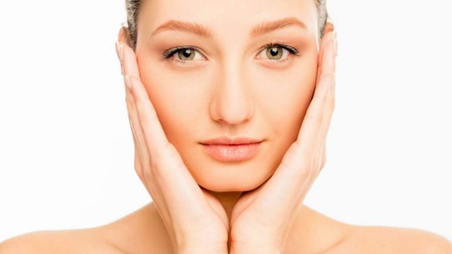 إزالة الشعر من الوجه بطرق مختلفة تعرفي إليها معنا