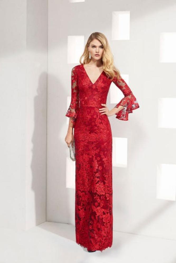  فستان خطوبة باللون الأحمر