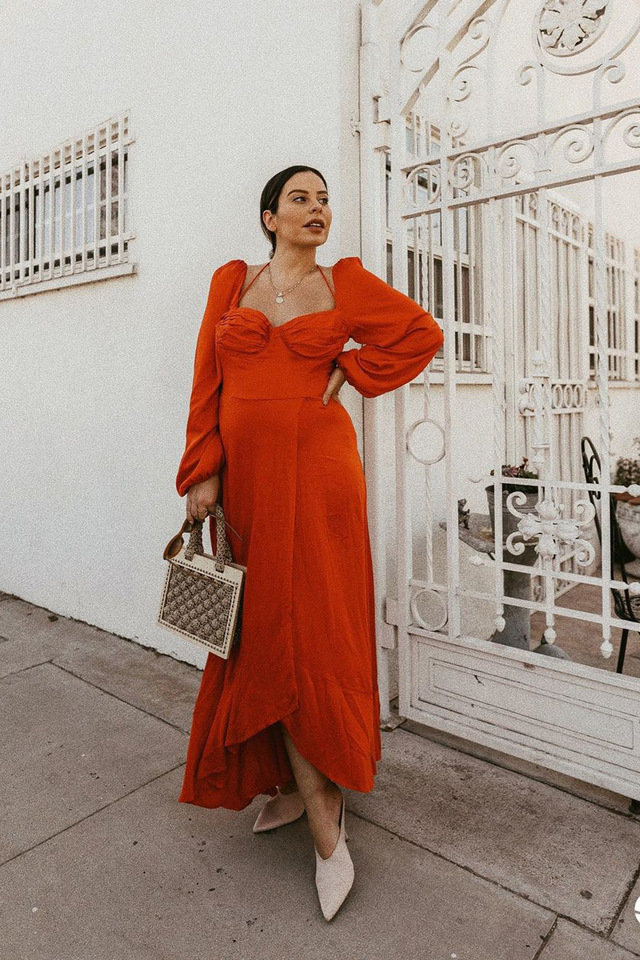 تشكيلات رائعة من فساتين سواريه للحوامل