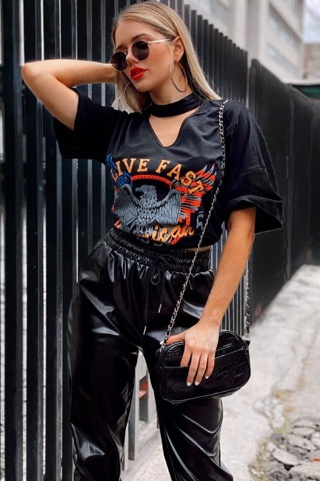 طرق مختلفة لتنسيق التي شيرت الأسود 