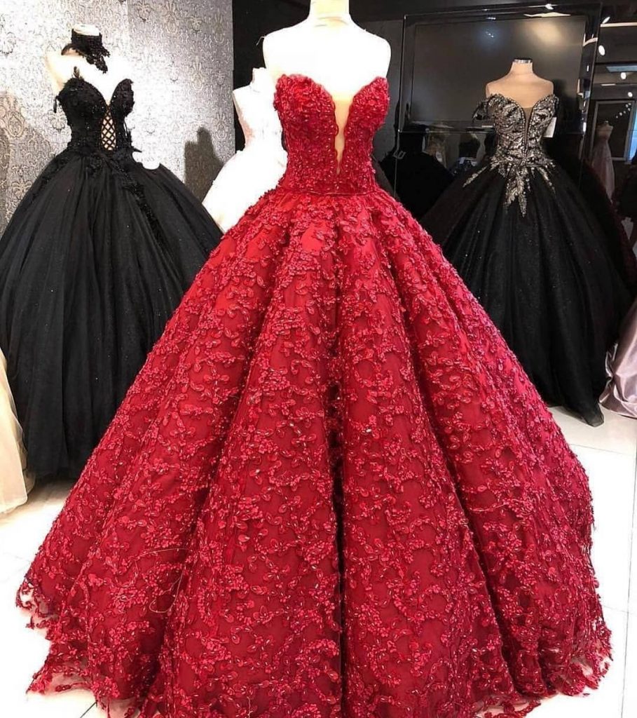 فساتين زفاف باللون الأحمر