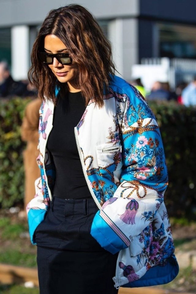  التي شيرت الأسود