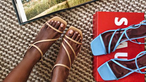 أفكار مختلفة لتنسيق الصندل السيور Strappy Sandal