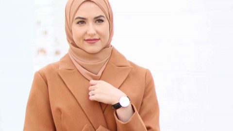 للحوامل: استلهمي إطلالة العيد من مدونة الموضة لينا أسعد