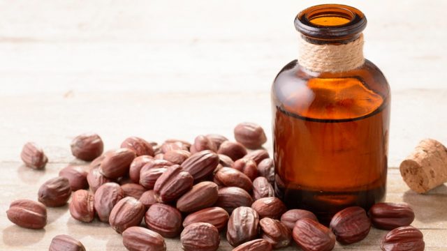 زيت الجوجوبا للعناية بتاج جمالك .. فوائد رائعة لا تفوتي معرفتها