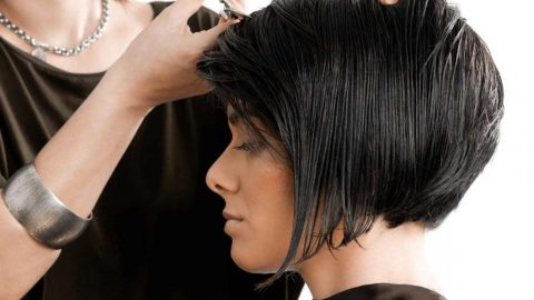 قص الشعر في المنزل بخطوات سهلة وبسيطة تعلميها معنا