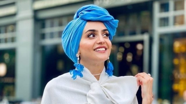 أفكار جذابة لتنسيق التيربان مع الأقراط