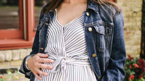 للحوامل: هكذا عليك تنسيق الجاكيت الجينز