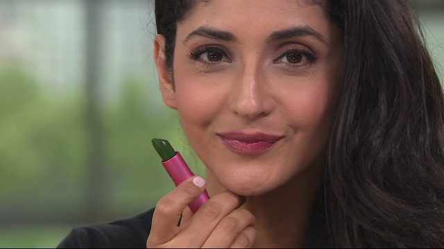 أفضل مرطبات شفاه بألوان جذابة عليك تجربتها