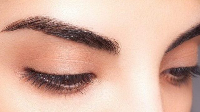 نصائح وعلاجات للتخلص من الشعر الأبيض في الحواجب