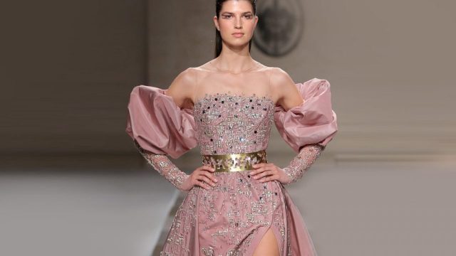 بالصور: فساتين خطوبة ملونة لصيف 2020