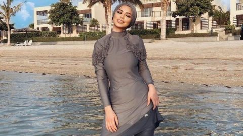 للمحجبات: أفضل موديلات بوركيني لإطلالة أنيقة على الشاطئ