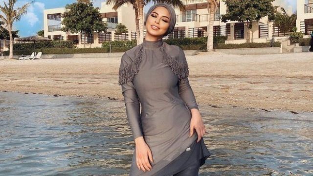 للمحجبات: أفضل موديلات بوركيني لإطلالة أنيقة على الشاطئ