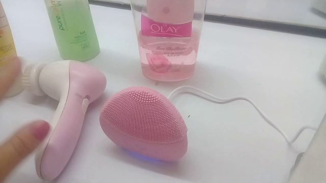 5 أدوات لتنظيف البشرة تحتاجها كل سيدة .. اكتشفي ماهي؟