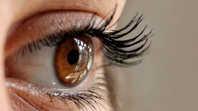 نصائح بسيطة للحصول على رموش طويلة