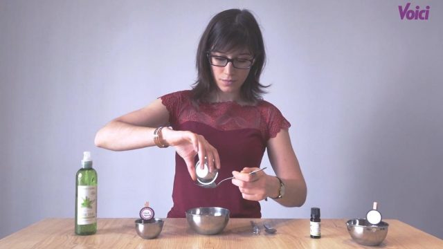 اصنعي بنفسك بلسم طبيعي للشعر بنفسك في المنزل