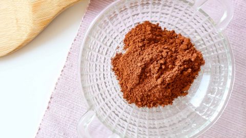 كيفية استخدام الطين الأحمر للعنابة بالبشرة والشعر والجسم