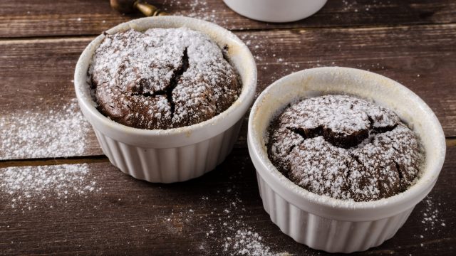 خطوات تجهيز سوفليه الشوكولاته