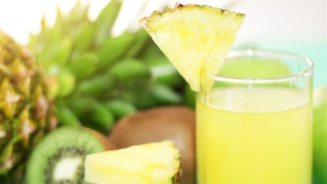 خطوات تجهيز عصير الأناناس