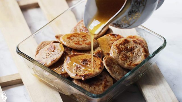 خطوات تجهيز مصابيب بالبصل والصلصة