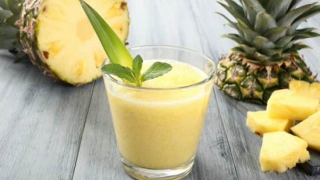طريقة تجهيز سموثي الأناناس بجوز الهند