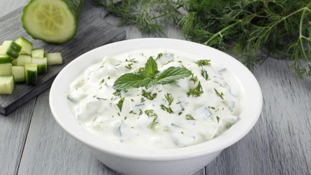 كيفية تجهيز سلطة الزبادي والخيار