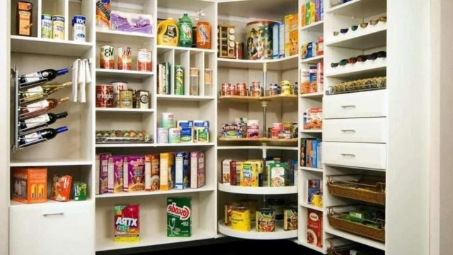 بالصور: حيل مبتكرة لتنظيم وحدات التخزين في المطبخ بشكل عملي