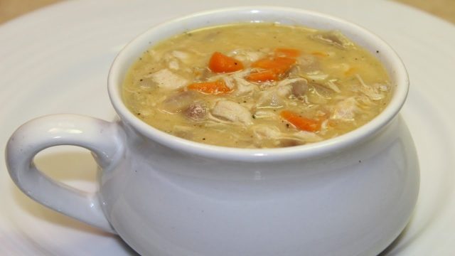 خطوات تجهيز شوربة الدجاج