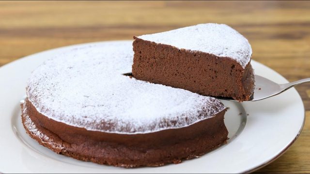 خطوات إعداد كيك الشوكولاته الاسفنجي