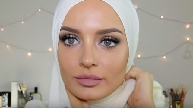 تعرفي إلى ألوان أحمر الشفاه المناسبة للمحجبات