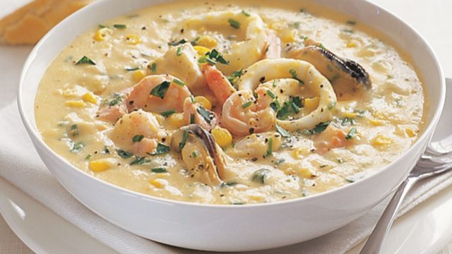 خطوات تجهيز شوربة السي فود