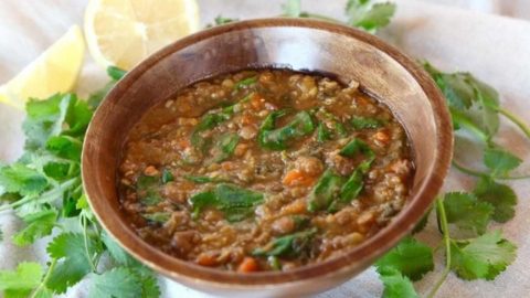 خطوات إعداد شوربة العدس بالسبانخ