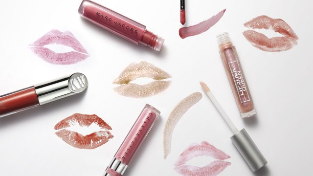 إليك أجمل ألوان الغلوس اللامع لمكياج شفاه ناعم هذا الموسم