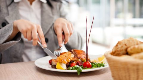 3 نصائح هامة عليك معرفتها للتخلص من النحافة بشكل صحي!