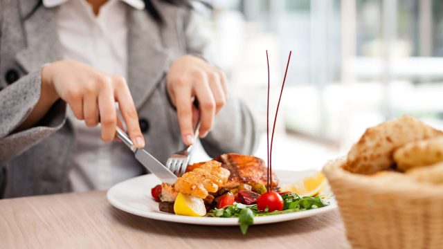 3 نصائح هامة عليك معرفتها للتخلص من النحافة بشكل صحي!