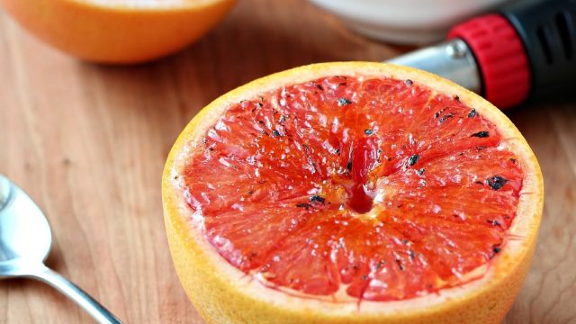 4 فوائد صحية لثمار الجريب فروت من بينها تنزيل الوزن!