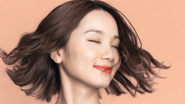 تسريحات وقصات شعر رائجة في الموسم الجديد