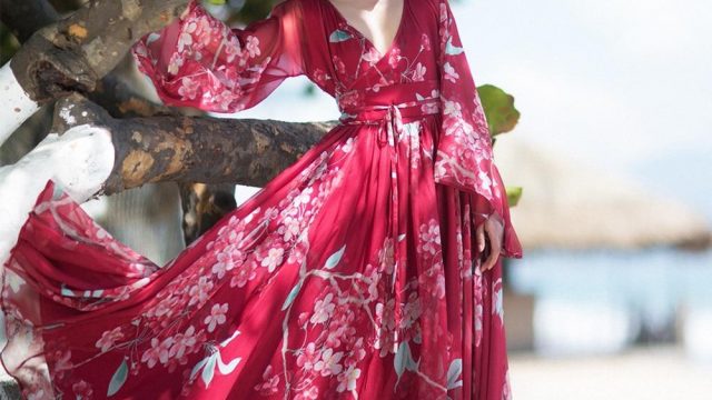 بالصور: فساتين سهرة برسومات الورود