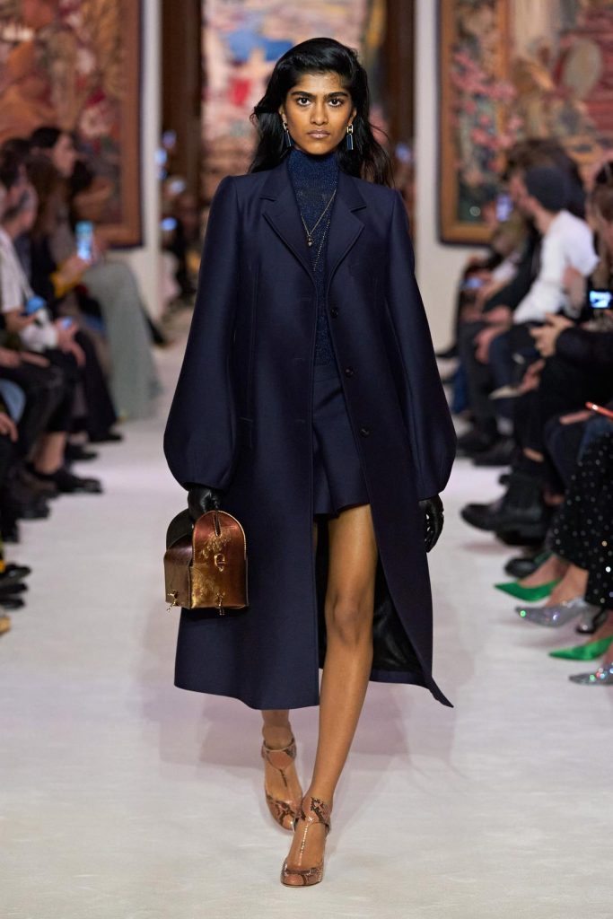 المعاطف الميدي 