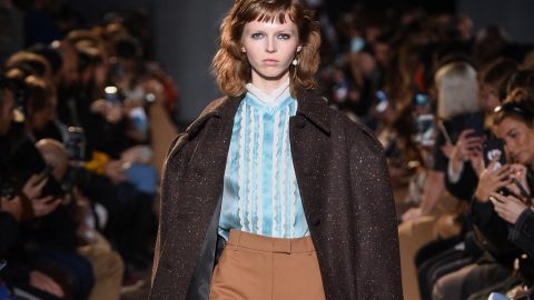 المعاطف الميدي لإطلالة شتوية فخمة في شتاء 2021